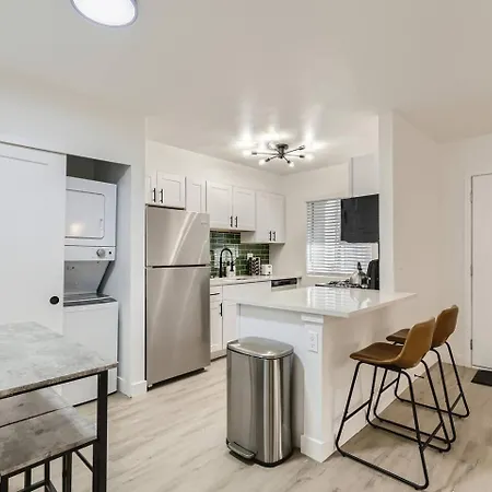 Cozy 2Bd Near Phx Airportfreeparkingtvgym Apartment